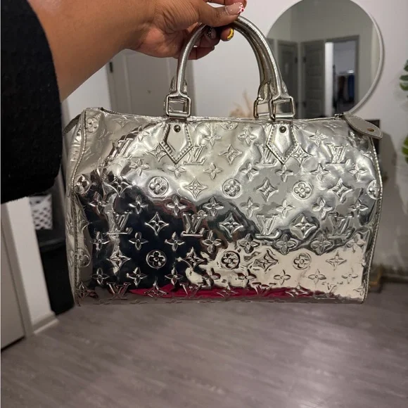 Authentic LOUIS VUITTON Monogram Miroir Speedy 30 Silver. - Picture 2 of 16